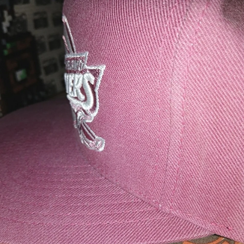 😻⚡ Cleveland Cavaliers Mitchell & Ness Adjustable Fit cap in Pink with White⚡😻 - Picture 4 of 5